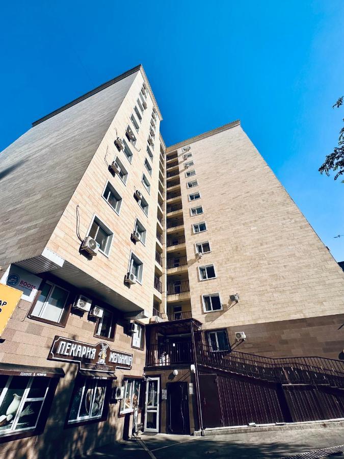 Жк Молодежный В Центре Алматы Almatý Exterior foto